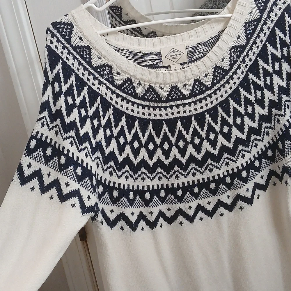 Navy and Off White Patterned Sweater Size Large - Picture 5 of 10